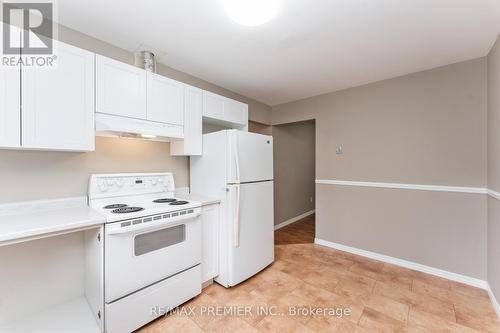 22 Bristow Court, Barrie, ON - Indoor Photo Showing Kitchen