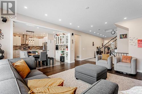 2506 Bridle Road, Oshawa, ON - Indoor Photo Showing Living Room