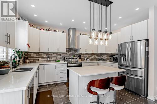 2506 Bridle Road, Oshawa, ON - Indoor Photo Showing Kitchen With Double Sink With Upgraded Kitchen