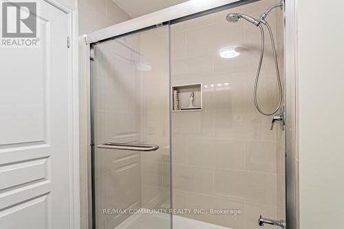 2506 Bridle Road, Oshawa, ON - Indoor Photo Showing Bathroom