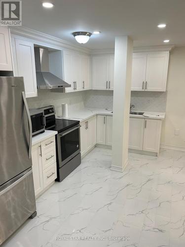 31 Hallaran Road, Oakville, ON - Indoor Photo Showing Kitchen