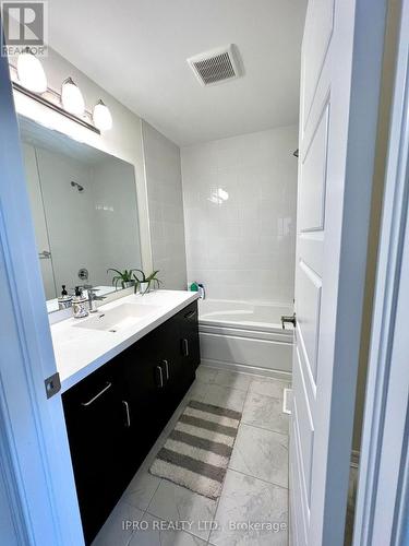 737 Kennedy Circle W, Milton, ON - Indoor Photo Showing Bathroom