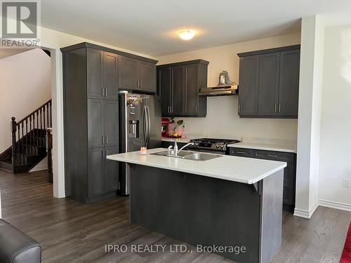 737 Kennedy Circle W, Milton, ON - Indoor Photo Showing Kitchen With Double Sink