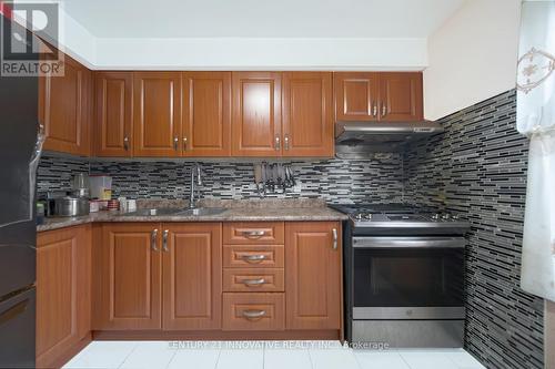 5 - 3175 Kirwin Avenue, Mississauga, ON - Indoor Photo Showing Kitchen With Double Sink