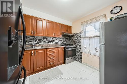 5 - 3175 Kirwin Avenue, Mississauga, ON - Indoor Photo Showing Kitchen With Double Sink