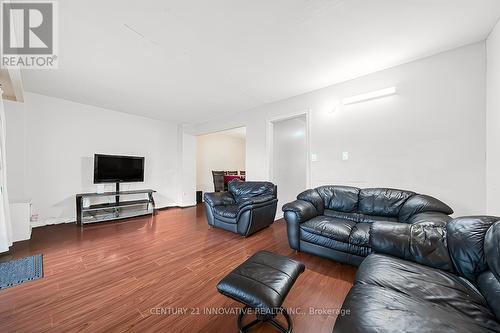 5 - 3175 Kirwin Avenue, Mississauga, ON - Indoor Photo Showing Living Room