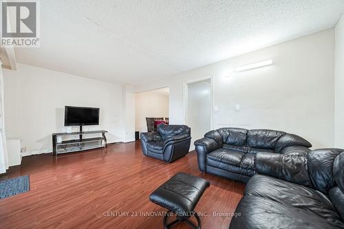 5 - 3175 Kirwin Avenue, Mississauga, ON - Indoor Photo Showing Living Room