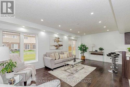 99 Bethune Avenue, Hamilton, ON - Indoor Photo Showing Living Room