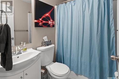 710 Rosewood Boulevard W, Saskatoon, SK - Indoor Photo Showing Bathroom