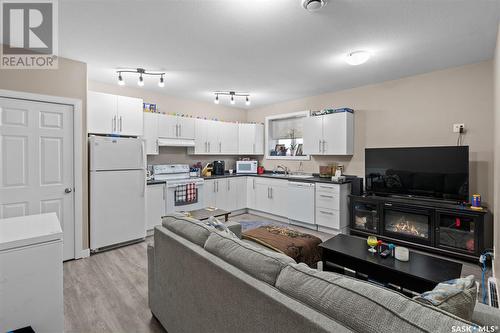 710 Rosewood Boulevard W, Saskatoon, SK - Indoor Photo Showing Kitchen