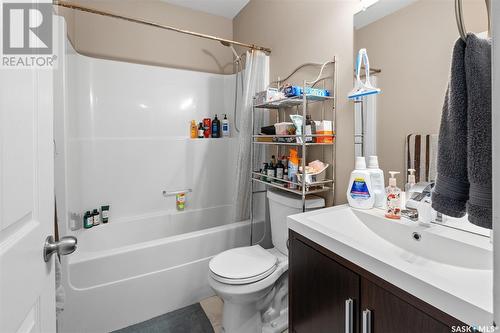 710 Rosewood Boulevard W, Saskatoon, SK - Indoor Photo Showing Bathroom