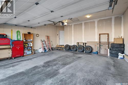 710 Rosewood Boulevard W, Saskatoon, SK - Indoor Photo Showing Garage