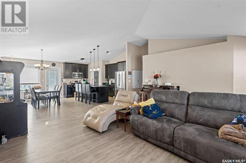 710 Rosewood Boulevard W, Saskatoon, SK - Indoor Photo Showing Living Room