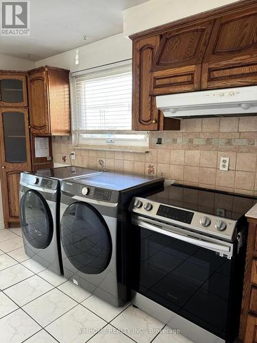 3423 Cedar Creek Drive, Mississauga, ON - Indoor Photo Showing Laundry Room