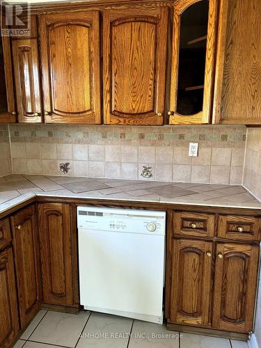 3423 Cedar Creek Drive, Mississauga, ON - Indoor Photo Showing Kitchen