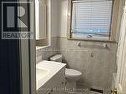 3423 Cedar Creek Dr Drive, Mississauga, ON - Indoor Photo Showing Bathroom