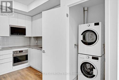 2507 - 297 Oak Walk Drive, Oakville, ON - Indoor Photo Showing Laundry Room