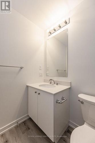 201 - 243 Northfield Drive E, Waterloo, ON - Indoor Photo Showing Bathroom