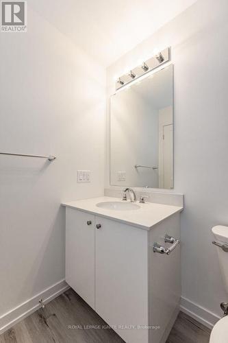 201 - 243 Northfield Drive E, Waterloo, ON - Indoor Photo Showing Bathroom