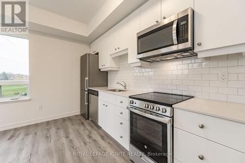 201 - 243 Northfield Drive E, Waterloo, ON - Indoor Photo Showing Kitchen