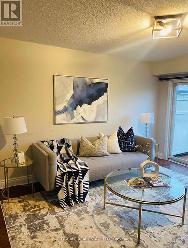 2 - 3020 Clayhill Road, Mississauga, ON - Indoor Photo Showing Living Room