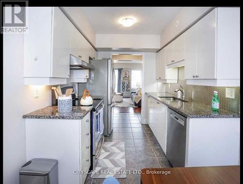 2 - 3020 Clayhill Road, Mississauga, ON - Indoor Photo Showing Kitchen With Double Sink With Upgraded Kitchen