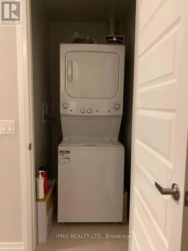 208 - 128 Grovewood Common, Oakville, ON - Indoor Photo Showing Laundry Room