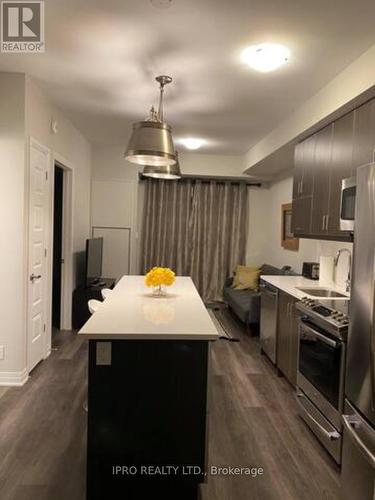 208 - 128 Grovewood Common, Oakville, ON - Indoor Photo Showing Kitchen