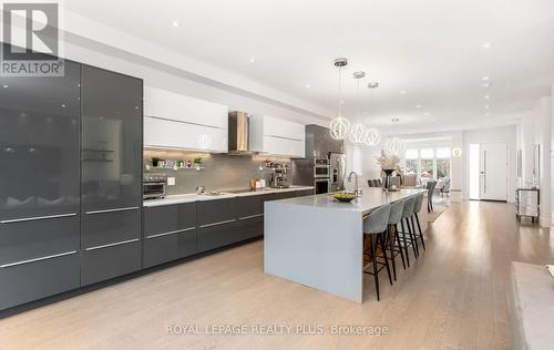 16B Benson Avenue, Mississauga, ON - Indoor Photo Showing Kitchen With Upgraded Kitchen