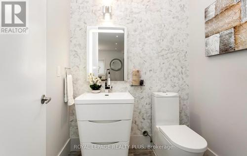 16B Benson Avenue, Mississauga, ON - Indoor Photo Showing Bathroom