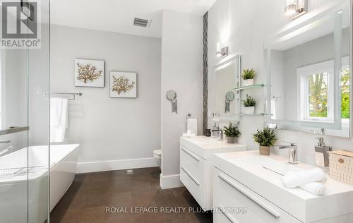 16B Benson Avenue, Mississauga, ON - Indoor Photo Showing Bathroom