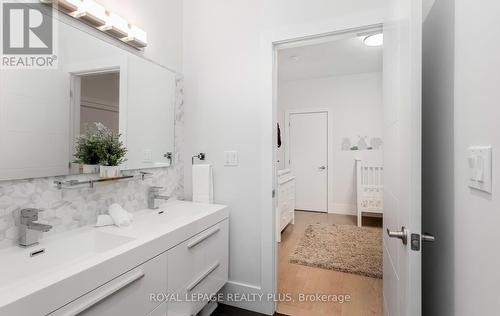 16B Benson Avenue, Mississauga, ON - Indoor Photo Showing Bathroom