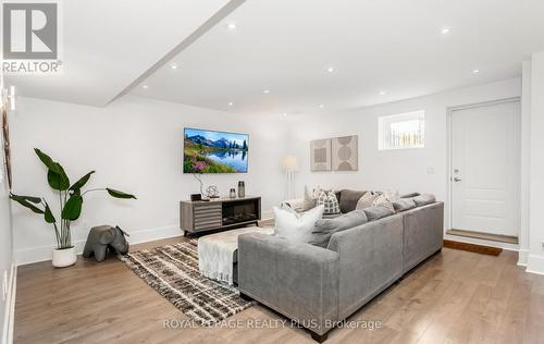 16B Benson Avenue, Mississauga, ON - Indoor Photo Showing Living Room