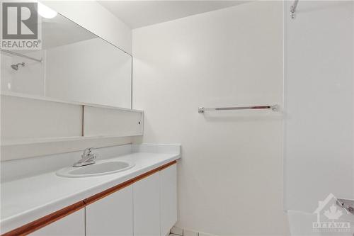 475 Laurier Avenue W Unit#1405, Ottawa, ON - Indoor Photo Showing Bathroom