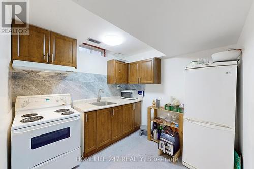 82 Conn Smythe Drive, Toronto, ON - Indoor Photo Showing Kitchen