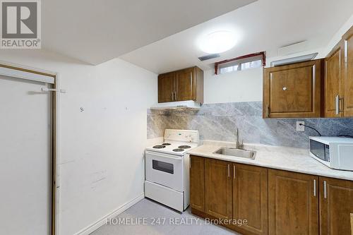 82 Conn Smythe Drive, Toronto, ON - Indoor Photo Showing Kitchen