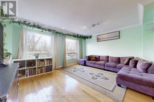 82 Conn Smythe Drive, Toronto, ON - Indoor Photo Showing Living Room