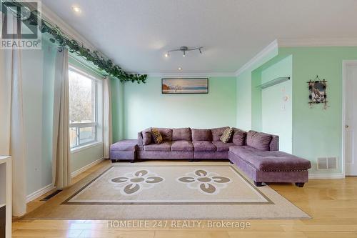 82 Conn Smythe Drive, Toronto, ON - Indoor Photo Showing Living Room