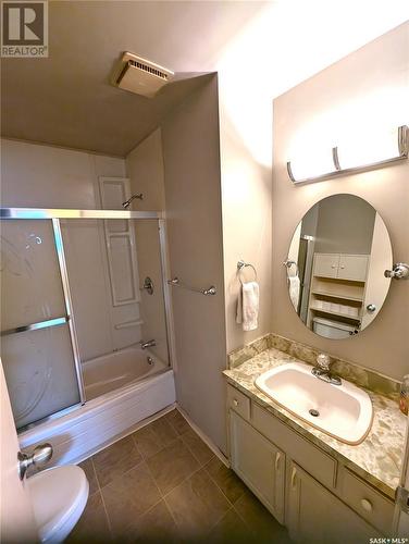 210 3Rd Street S, Martensville, SK - Indoor Photo Showing Bathroom