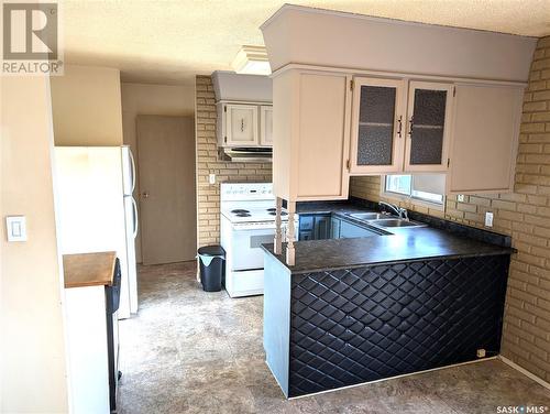 210 3Rd Street S, Martensville, SK - Indoor Photo Showing Kitchen With Double Sink