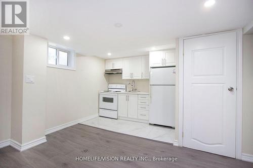 530 Dean Avenue, Oshawa, ON - Indoor Photo Showing Kitchen