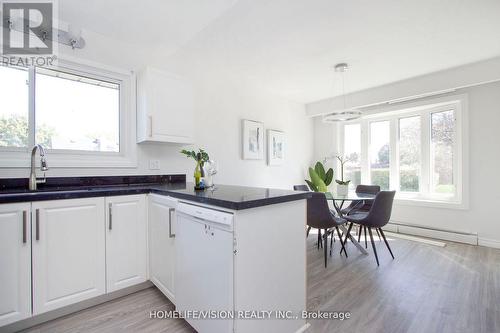 530 Dean Avenue, Oshawa, ON - Indoor Photo Showing Kitchen