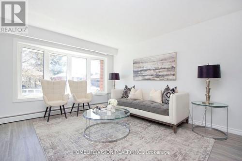 530 Dean Avenue, Oshawa, ON - Indoor Photo Showing Living Room