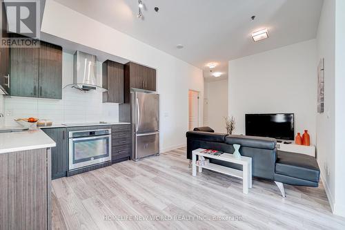 101 - 195 Bonis Avenue, Toronto, ON - Indoor Photo Showing Kitchen