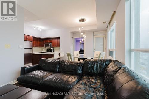 3301 - 208 Enfield Place, Mississauga, ON - Indoor Photo Showing Living Room