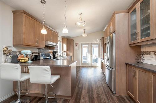 984 Charleswood Road, Winnipeg, MB - Indoor Photo Showing Kitchen