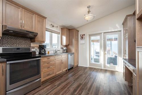 984 Charleswood Road, Winnipeg, MB - Indoor Photo Showing Kitchen