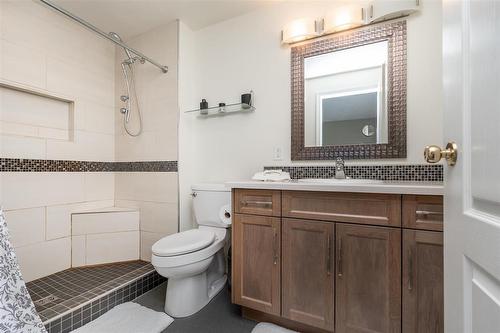 984 Charleswood Road, Winnipeg, MB - Indoor Photo Showing Bathroom