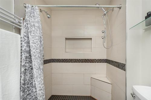 984 Charleswood Road, Winnipeg, MB - Indoor Photo Showing Bathroom