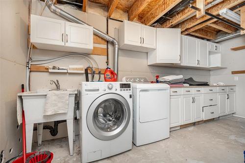 984 Charleswood Road, Winnipeg, MB - Indoor Photo Showing Laundry Room